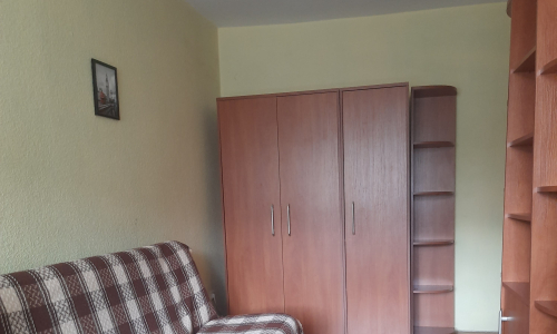 Pokój jednoosobowy w mieszkaniu trzypokojowym
